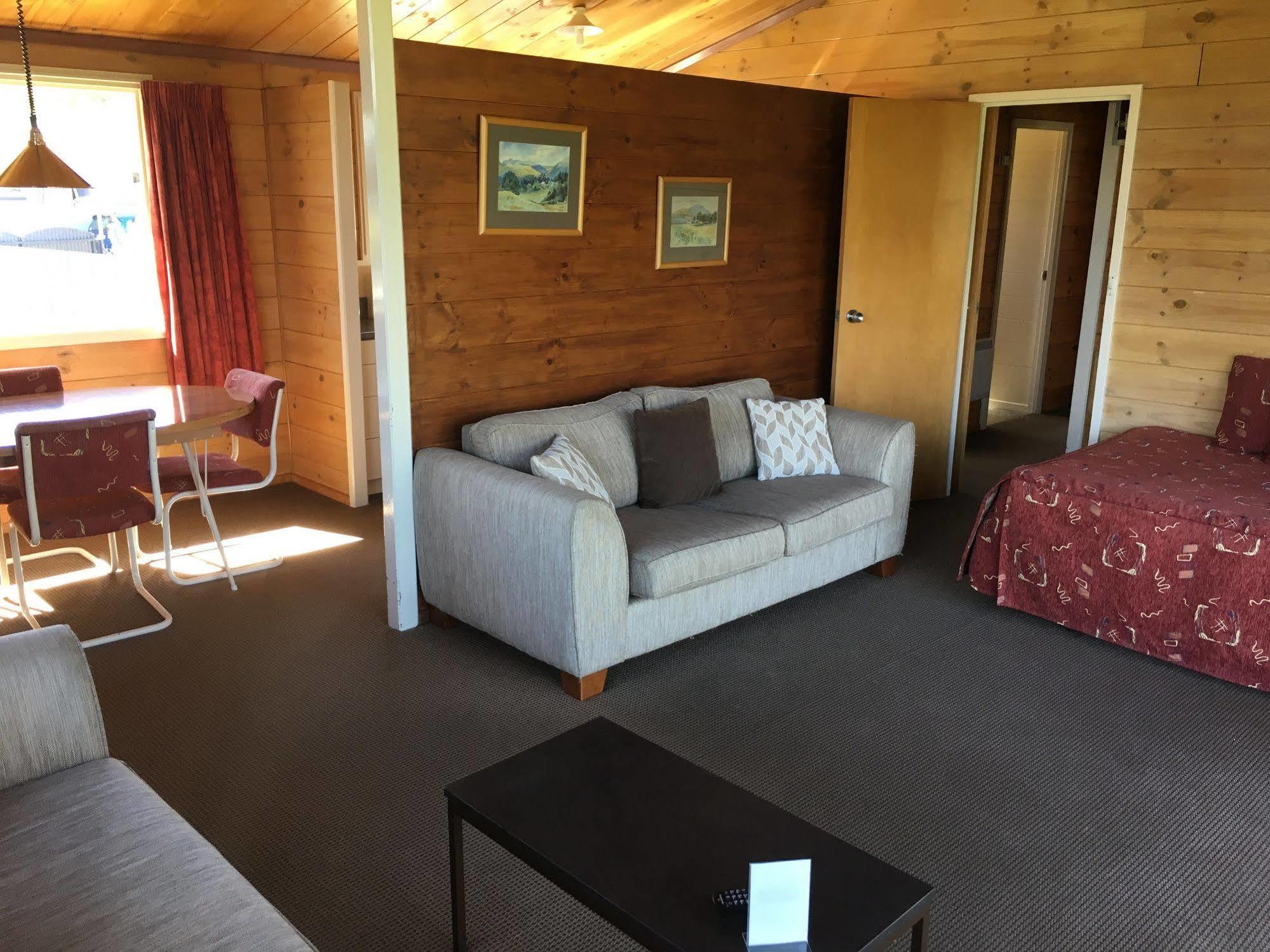 Lakeside Motel & Apartments Te Anau Luaran gambar