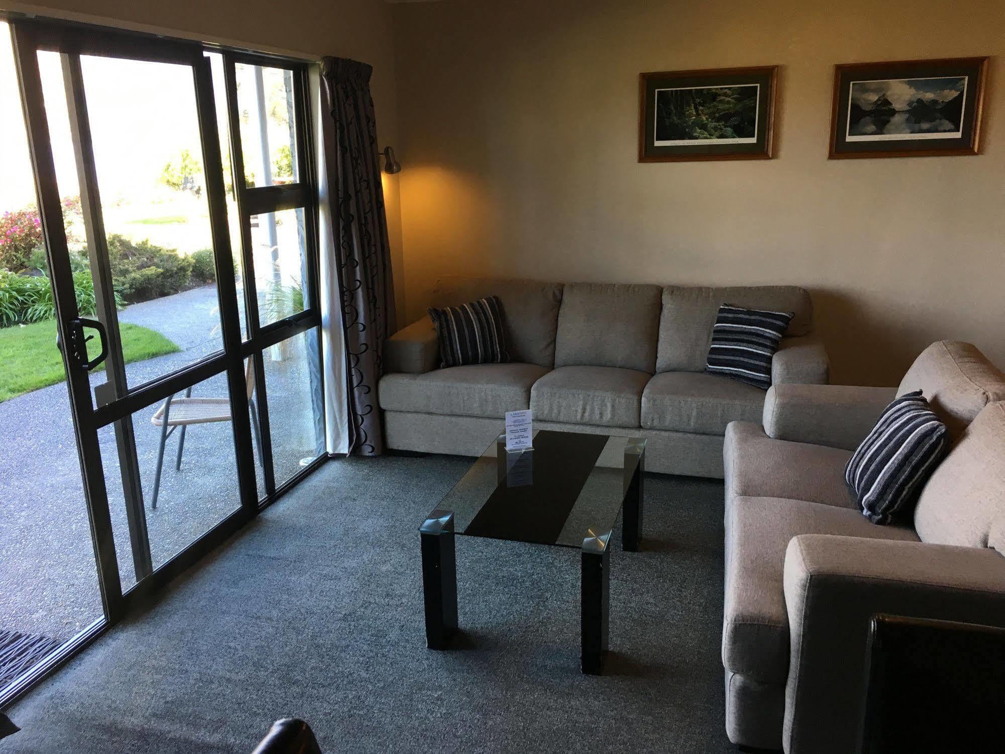 Lakeside Motel & Apartments Te Anau Luaran gambar